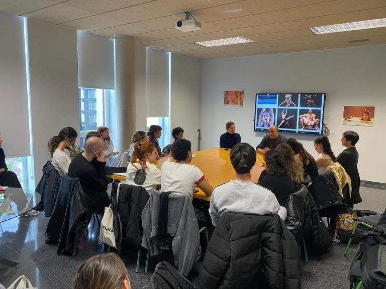 Na Escola Superior de Arte Dramática da Galiza, hoje recebemos a Joana von Mayer Trindade e a Hugo Calhim Cristóvão da N…