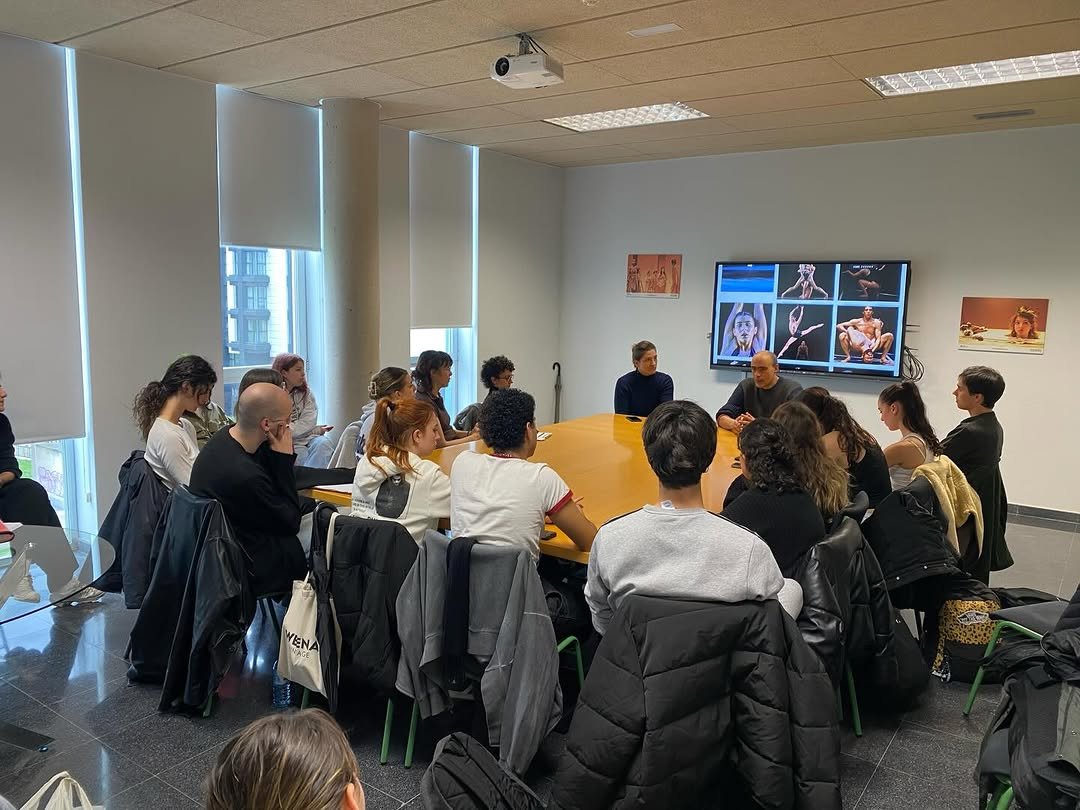 Na Escola Superior de Arte Dram&aacute;tica da Galiza, hoje recebemos a Joana von Mayer Trindade e a Hugo Calhim Crist&oacute;v&atilde;o da N&hellip;