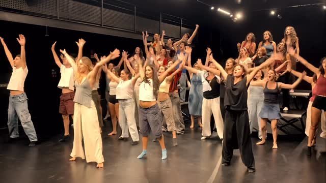 🎭 Hoy en la @esad_clm en Cuenca, tuvo lugar la inauguraci&oacute;n oficial el curso acad&eacute;mico 2025-2026 🫂 Las alumnas y alumn&hellip;