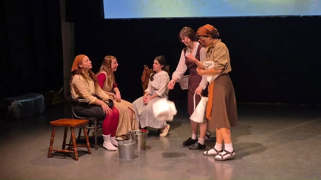 La actriz y creadora esc&eacute;nica @mariagarciavera dirige la producci&oacute;n &ldquo;Ellos hablan&rdquo;, que los estudiantes de 4to a&ntilde;o de Interpretaci&oacute;n de&hellip;