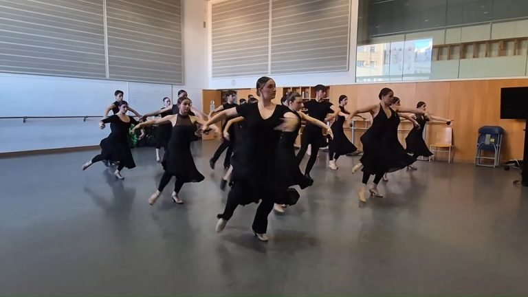 La bailarina y coreógrafa @danieldona__ddcdanza ha impartido clases como artista invitada a alumnos de 4to, 5to y 6to de primaria…
