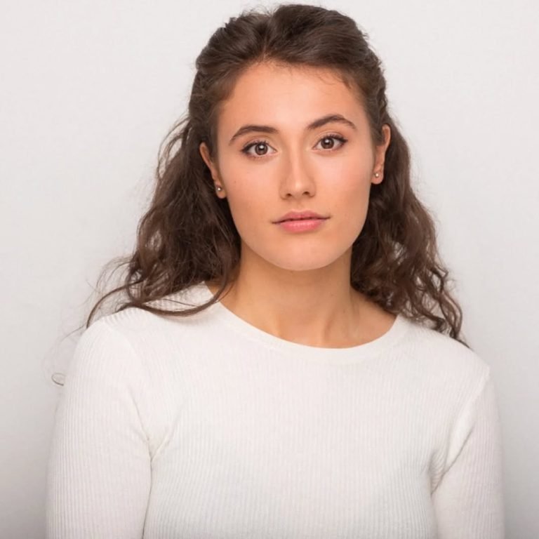 Silvia Larrauri, egresada de la ESADCYL ha sido galardonada con el PRIMER PREMIO DE TEXTOS TEATRALES RAÚL MORENO FATEX 2…