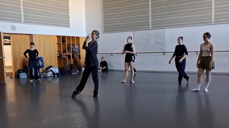 La bailarina y profesora Cathy Stuyt ha sido invitada a realizar un m&oacute;dulo de danza cl&aacute;sica durante unas semanas en el Conser&hellip;
