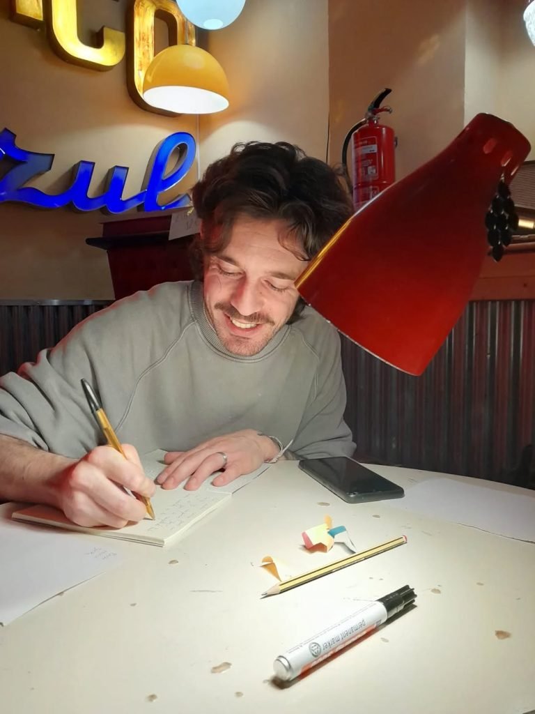 📖Ayer acompa&ntilde;amos estuvimos a Felipe Pi&ntilde;&oacute;n en la presentaci&oacute;n de su primera publicaci&oacute;n Esta es mi casa en El Desv&aacute;n de&hellip;