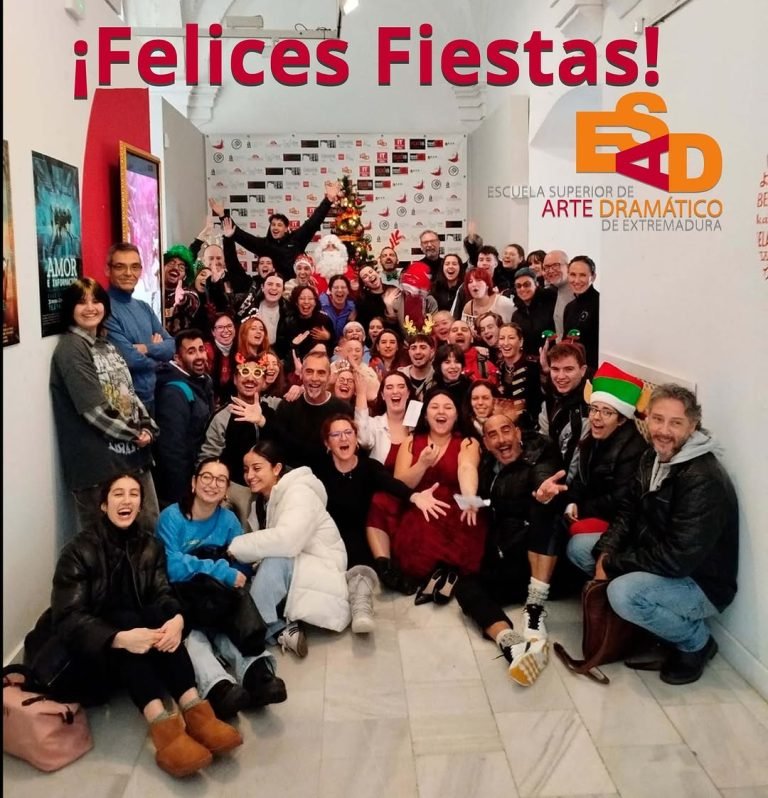 🎥🩰🎭 ENCENDIDO &Aacute;RBOL NAVIDE&Ntilde;O 🎄 📅Jueves 4 diciembre 🕖 11:50h. 📍Junto a &laquo;Cacere&ntilde;o&raquo; 🎄 📣Hoy, en la ESAD de Extremad&hellip;