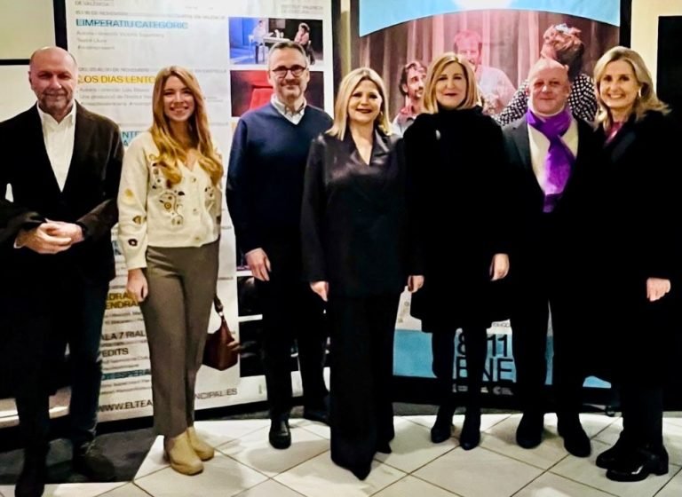 Ahir el director de la ESADV Angel M.Escutia @angelescutiamartinez va acompanyar a la Consellera d’educació, cultura i u… Ahir el director de la ESADV Angel M.Escutia @angelescutiamartinez va acompanyar a la Consellera d’educació, cultura i u…