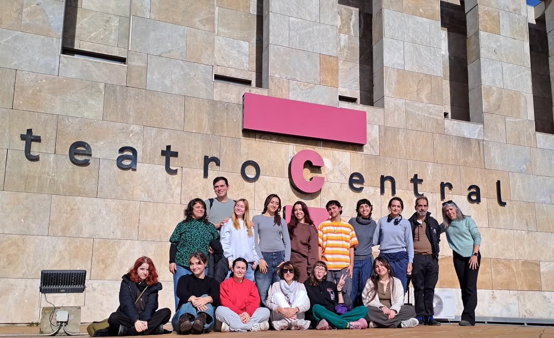 El pasado lunes, el alumnado de 1º y 3º de Escenografía de la ESAD de Sevilla, dentro de las asignaturas Prácticas de Es… El pasado lunes, el alumnado de 1º y 3º de Escenografía de la ESAD de Sevilla, dentro de las asignaturas Prácticas de Es…