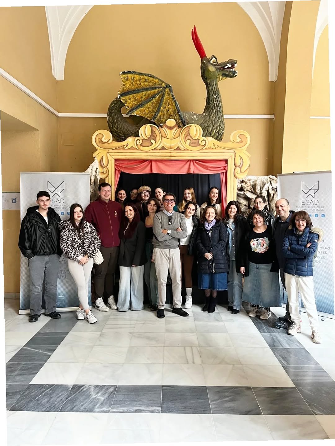 Sinergia creativa: ESSDM y la Escuela de Arte Dramático de Sevilla se unen en un proyecto único 🎭 Hoy hemos visitado la… Sinergia creativa: ESSDM y la Escuela de Arte Dramático de Sevilla se unen en un proyecto único 🎭 Hoy hemos visitado la…