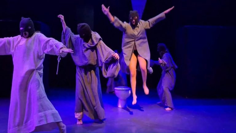 Us compartim un tastet de la presentaci&oacute; final de l&rsquo;assignatura Projecte 1 &ndash; Bufons, realitzada per l&rsquo;alumnat de 3r curs&hellip;