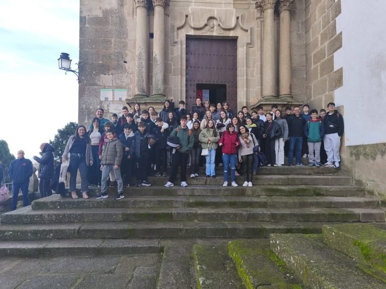🎭VISITA IES VAL DE XÁLIMA, Valverde del Fresno (Cáceres) 📣El pasado lunes 12 de enero recibimos en la ESAD de Extremad… 🎭VISITA IES VAL DE XÁLIMA, Valverde del Fresno (Cáceres) 📣El pasado lunes 12 de enero recibimos en la ESAD de Extremad…